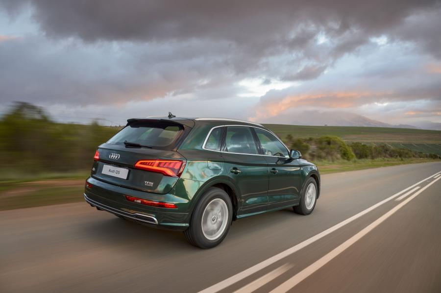  Audi Q5 TFSI Quattro S-Line 2017 года  (ZA) (фото 7 из 30)